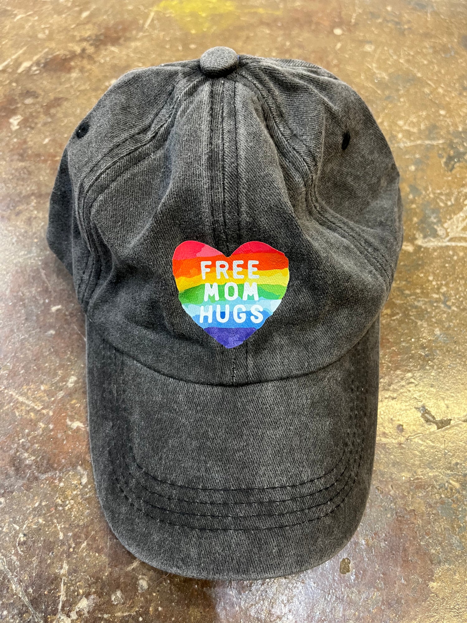 Free Mom Hugs Hat - Grey